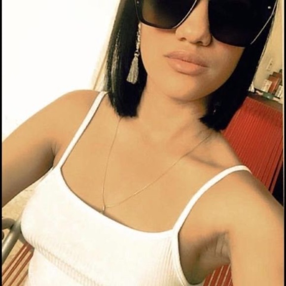Profile Picture of Lia Carbonell patterson (@liacarbonell117) on Poshmark