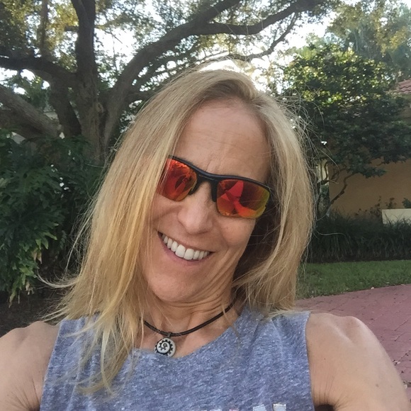 Profile Picture of Stacey Shupert (@staceyyogi) on Poshmark
