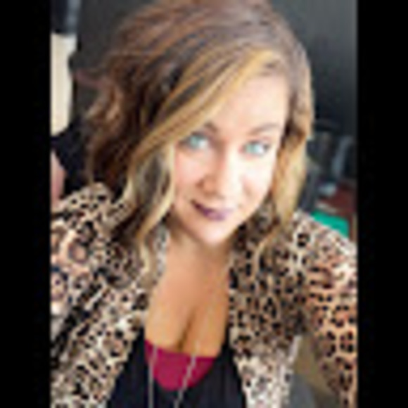 Profile Picture of Stephanie Helphrey (@helphrey88) on Poshmark