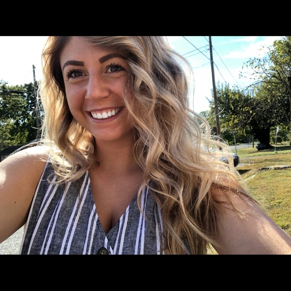 Profile Picture of Hayden Hursey (@haydennicole16) on Poshmark