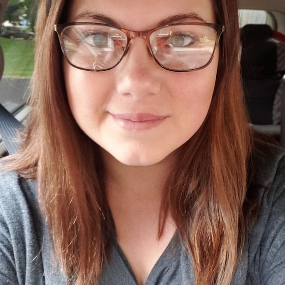 Profile Picture of Christi Mudrak (@mudrakchristi) on Poshmark