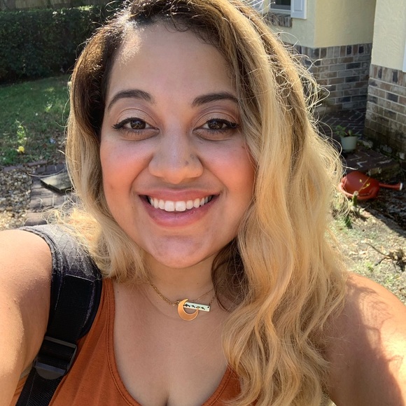 Profile Picture of Stephanie Clayville (@fefic) on Poshmark