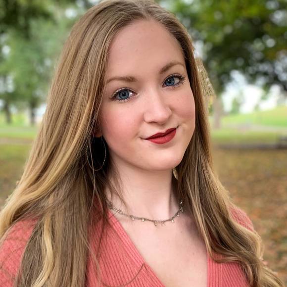 Profile Picture of Lily John (@lily_john) on Poshmark