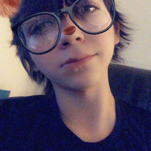 Profile Picture of Daeton Daroci (@dinkyradar816) on Poshmark