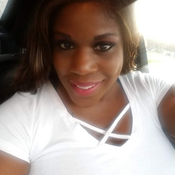Profile Picture of Majeeda Gathers (@paqueen01) on Poshmark