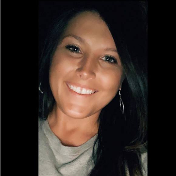 Profile Picture of Ashleigh Nicholson (@lachelle94) on Poshmark