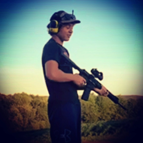 Profile Picture of Harley Schroeder (@harleyschroeder) on Poshmark