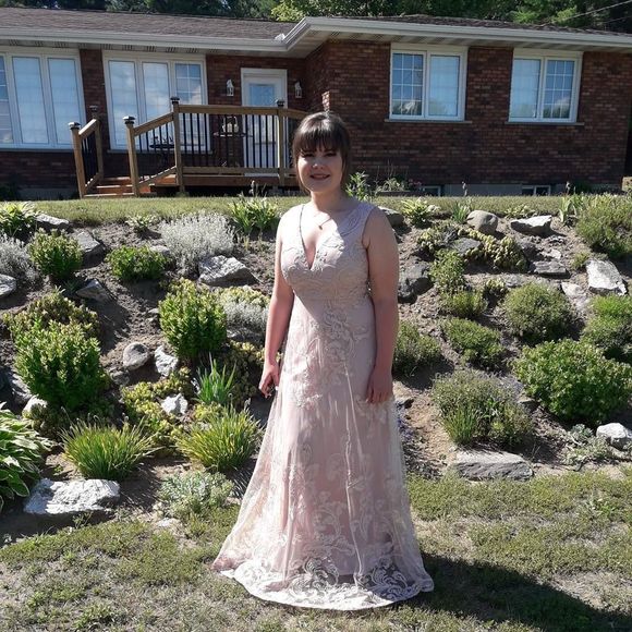 Profile Picture of Andrea Lafleur (@andreagrace74) on Poshmark
