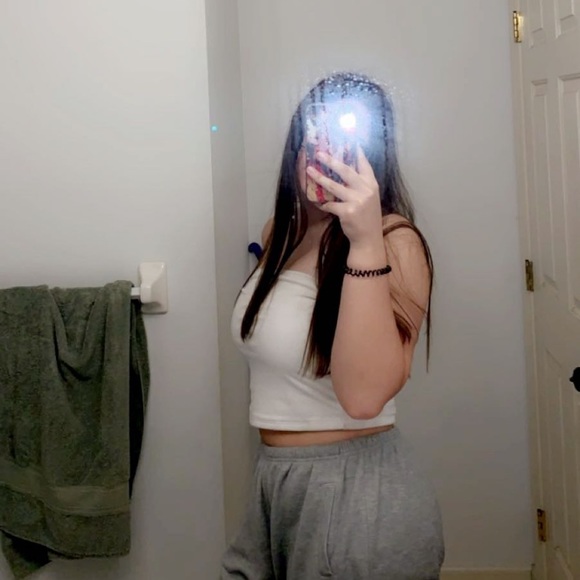 Profile Picture of Kayla Petrusch (@kaylapetru) on Poshmark