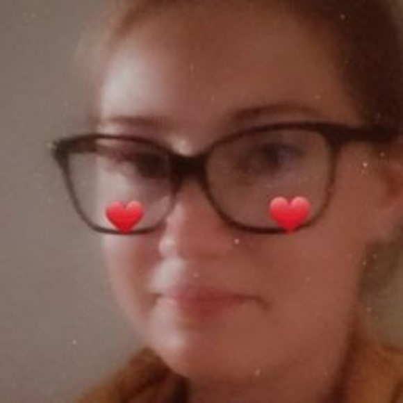 Profile Picture of Clare Saunders (@clare_saunders) on Poshmark