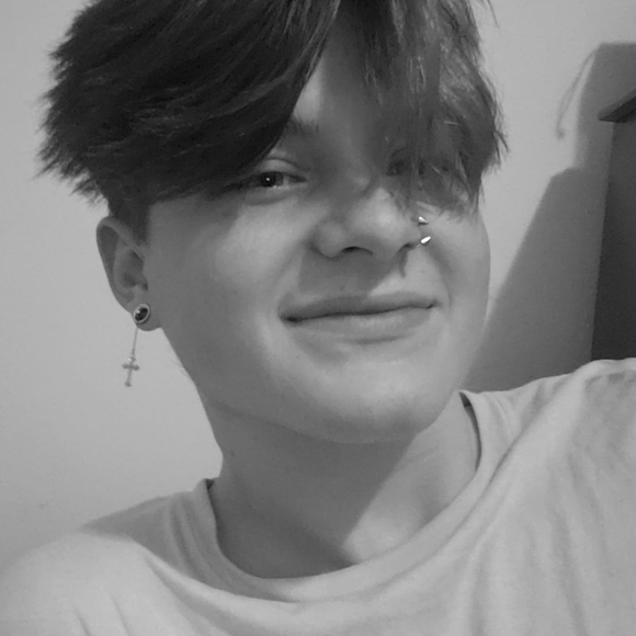 Profile Picture of Jaren Balazs (@balazjar000) on Poshmark