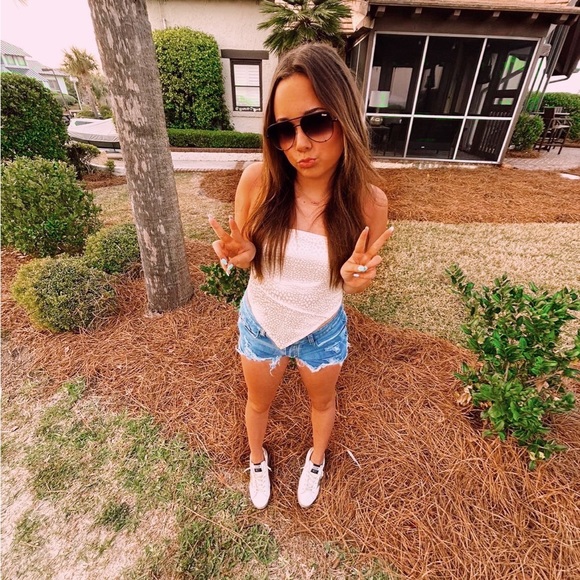 Profile Picture of Maddie Peloso (@maddiepeloso) on Poshmark