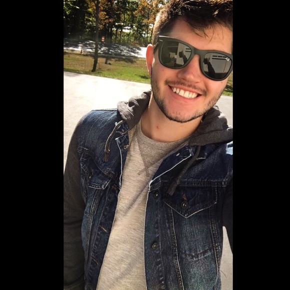Profile Picture of Seth Morse (@sethzm23) on Poshmark