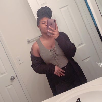 Profile Picture of Kira (@RollThatDOOBIE) on Twitter