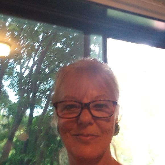 Profile Picture of Debra Lawrence (@debkaylaw) on Poshmark
