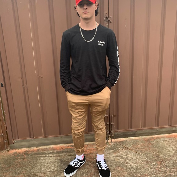Profile Picture of Liam Wolfie (@liamwolfie) on Poshmark