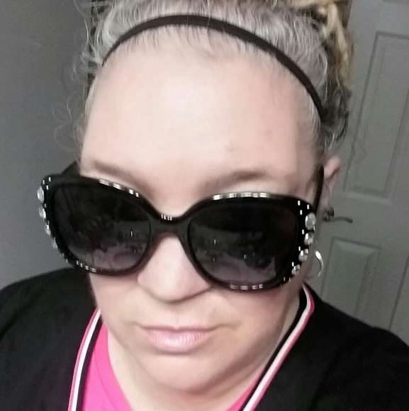 Profile Picture of Melissa Martin-ramsey (@missanurse71) on Poshmark