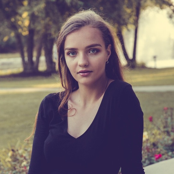 Profile Picture of Gabriela Wysocka (@burgunddie) on Poshmark