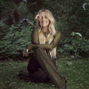 Profile Picture of Lara Fabian (@LaraFabianofficial) on Youtube