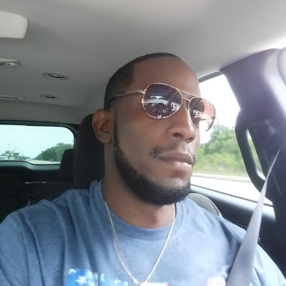 Edward Sylvester - Poshmark Profile Picture of Edward Sylvester (@egsylv) on Poshmark