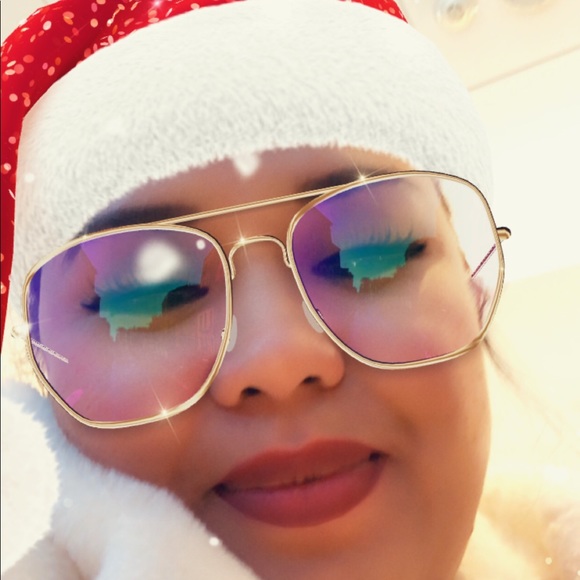 Profile Picture of Vanessa Labiano (@vanessa_cruda) on Poshmark