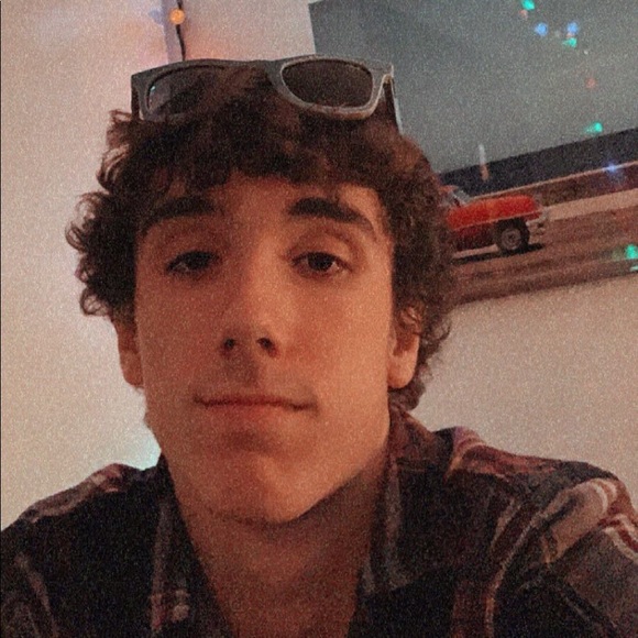 Profile Picture of Avery Bacon (@averybacon04) on Poshmark