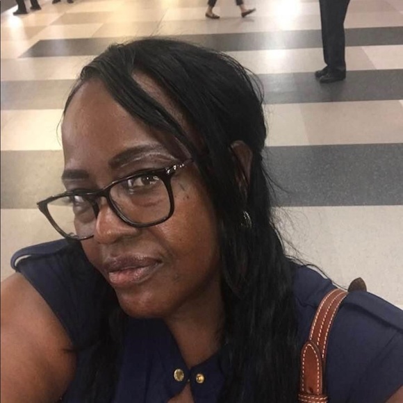Profile Picture of Loretta Moore (@lokee2323) on Poshmark
