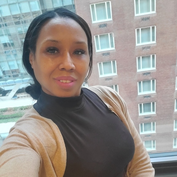 Profile Picture of Simone Campbell (@goldie370) on Poshmark