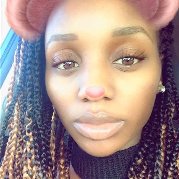 Profile Picture of Amber Block (@amberlashell) on Poshmark