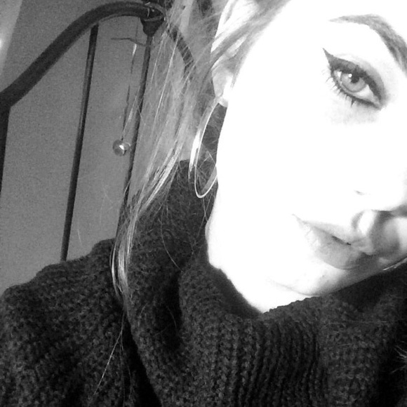 Profile Picture of Grace Calvert (@phenomina) on Poshmark