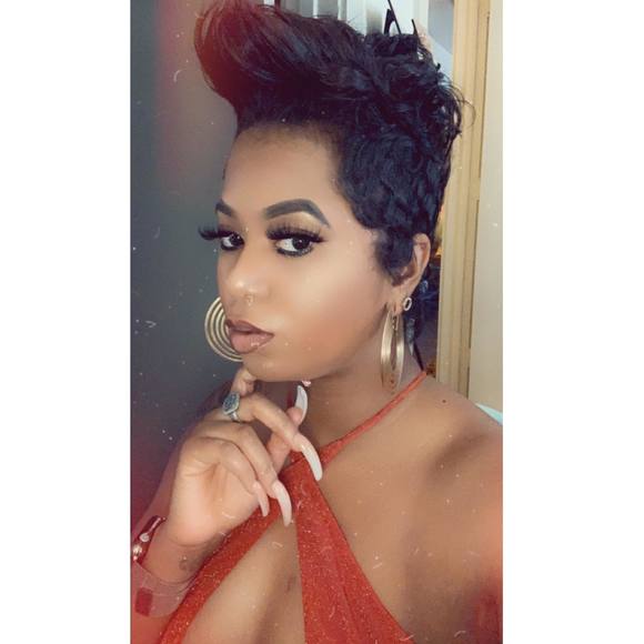 Profile Picture of Kaelin Williams (@kw214) on Poshmark