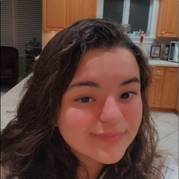 Profile Picture of Victoria Morel (@vmsmiles18) on Poshmark