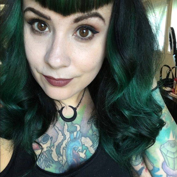 Profile Picture of Kitty Lahart (@kittymunster) on Poshmark