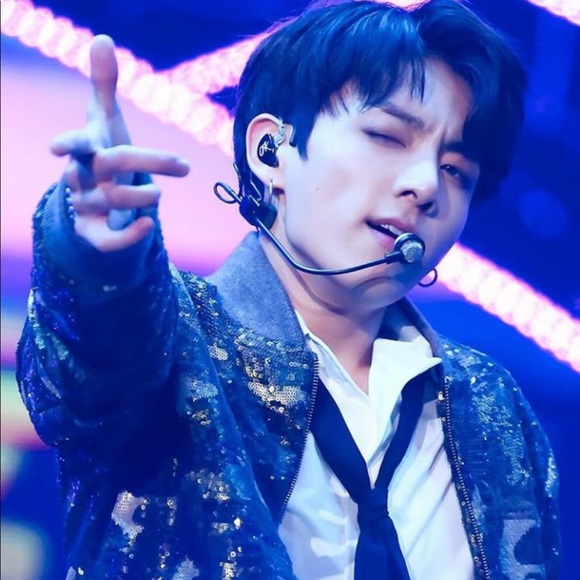 Profile Picture of Valerie Newton (@rmhyung) on Poshmark