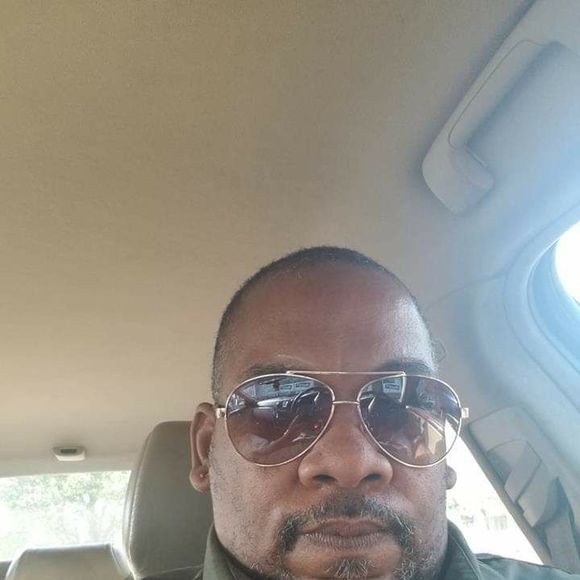 Profile Picture of Darryl Pickett (@mdpickett425) on Poshmark