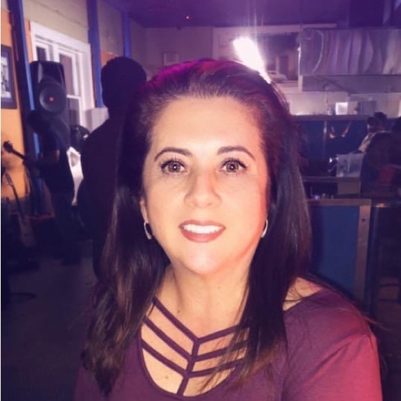 Profile Picture of Alexandra Colocho (@alexandracoloch) on Poshmark