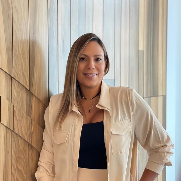 Profile Picture of Alexandra Novella (@anovella15) on Poshmark