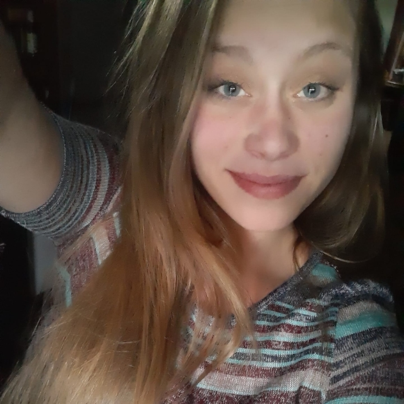 Profile Picture of Samantha Wirgau (@samanthawirgau) on Poshmark