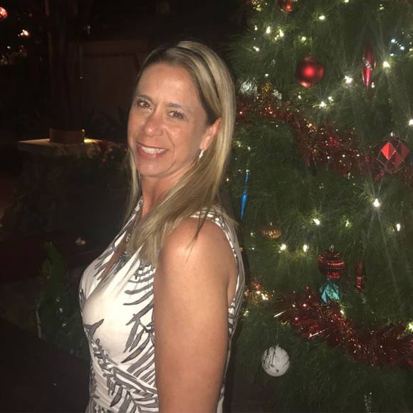 Profile Picture of Karrie Henricksen (@dishwaterbaby) on Poshmark