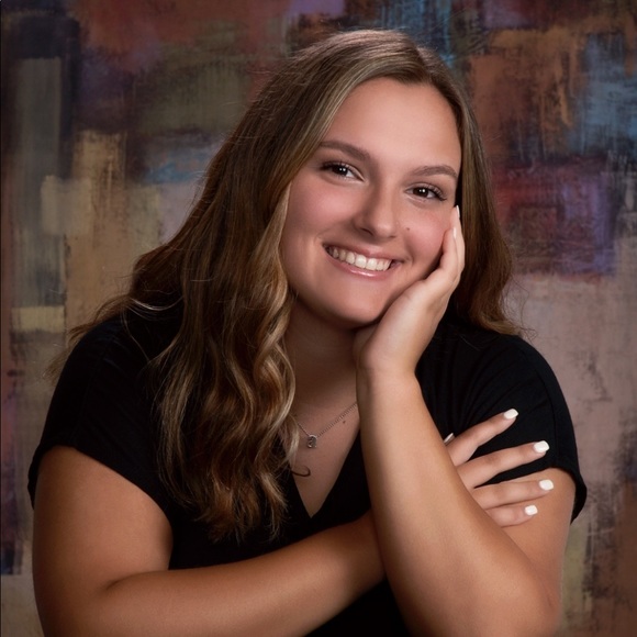 Anastasia Giannoulis - Poshmark Profile Picture of Anastasia Giannoulis (@agiannoulis) on Poshmark