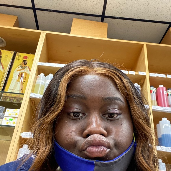 Profile Picture of Serenity Williams (@phatgirlz_tay) on Poshmark