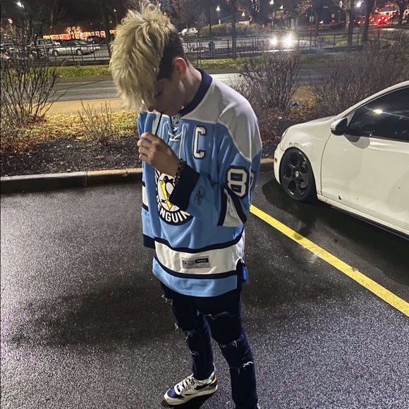 Profile Picture of Kenan Mulalic (@keno24k) on Poshmark