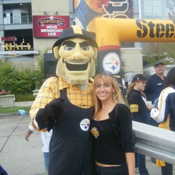 Profile Picture of Kristen Crosier (@aurora3622) on Poshmark