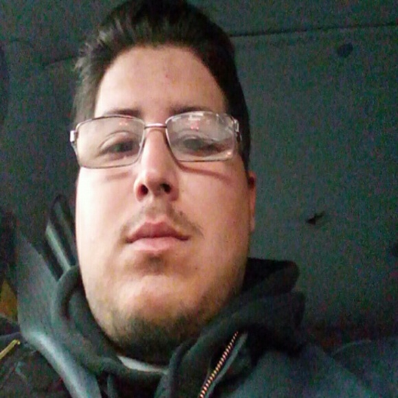 Profile Picture of Robert Viveros (@robs0421) on Poshmark