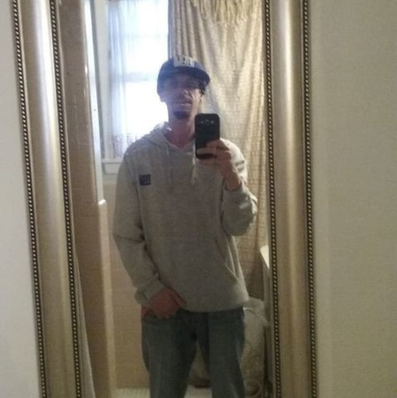 Profile Picture of Robert Morse (@robertmorse84) on Poshmark