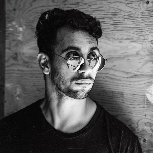 Profile Picture of Aaron Rosa (@iamaaronrosa) on Poshmark