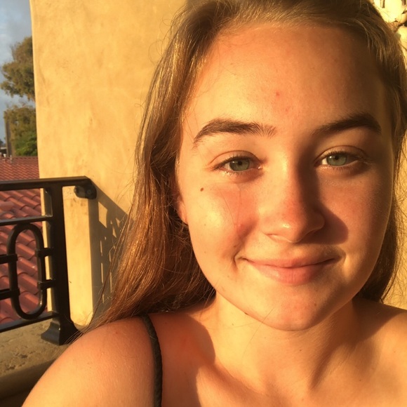 Profile Picture of Andrea Baczkowski (@abaczkowski) on Poshmark