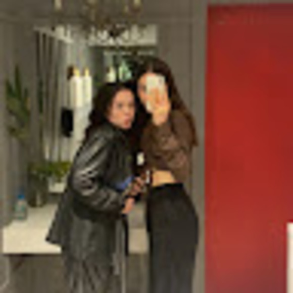 Profile Picture of Alice Sabine (@alicesabine05) on Poshmark