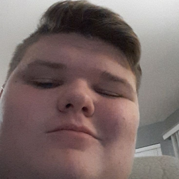 Profile Picture of Robert Kneipp (@kneippr18) on Poshmark
