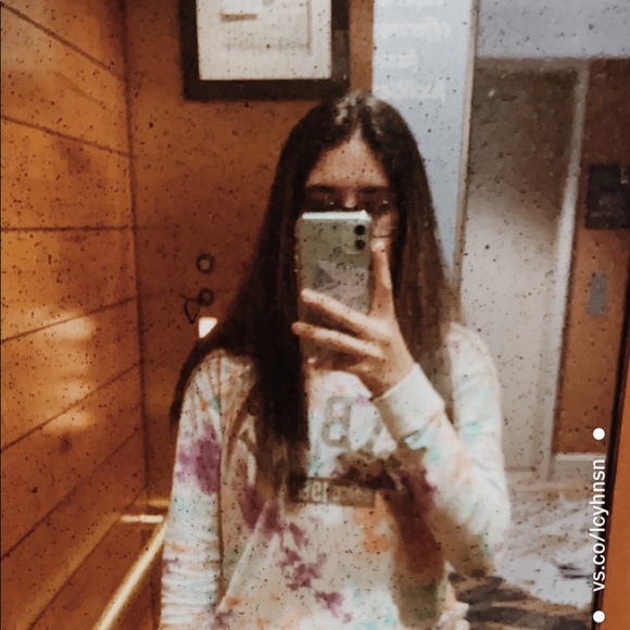 Profile Picture of Lucy Hansen (@lucyylu364) on Poshmark